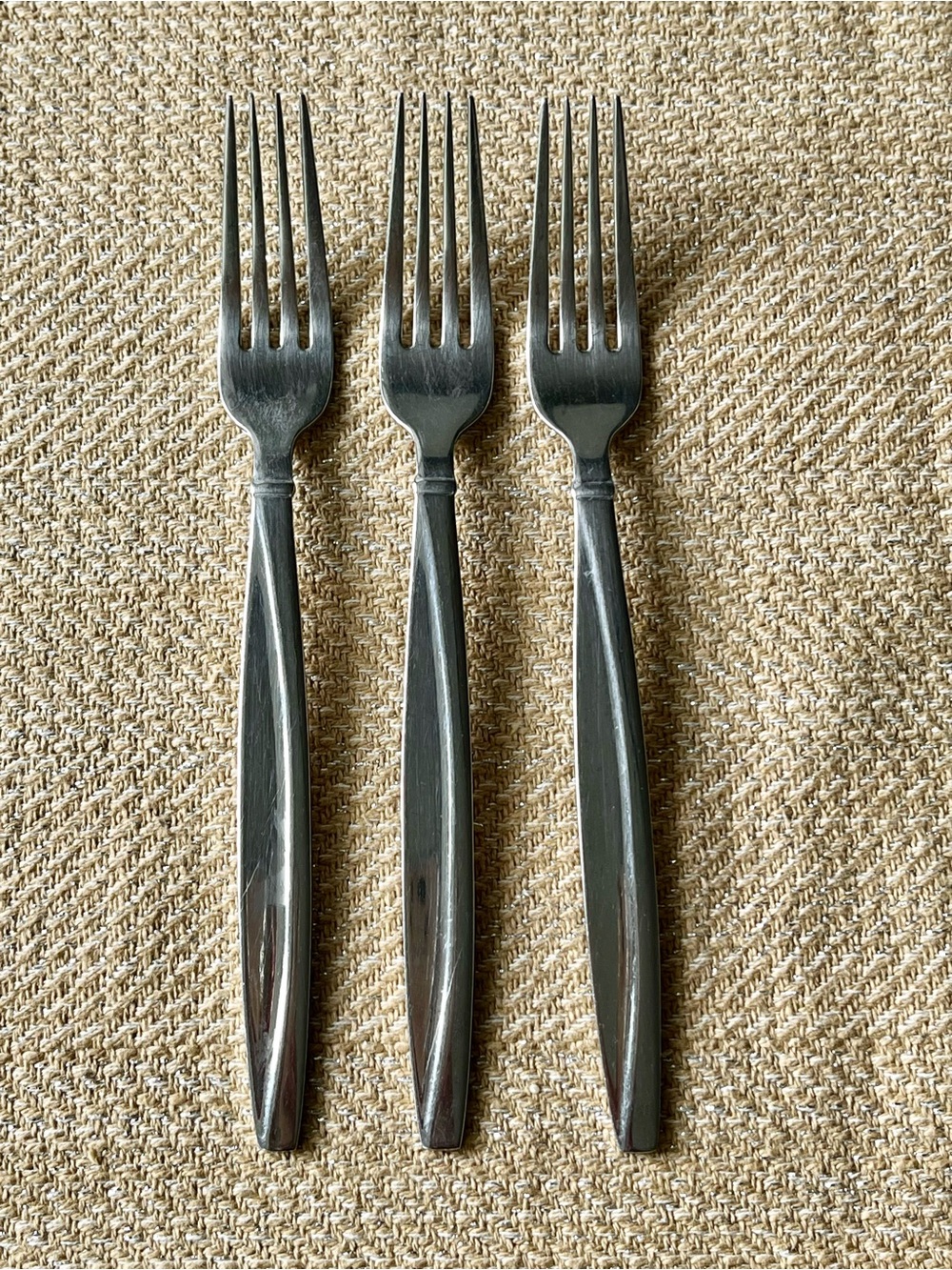 ONEIDA Sweep Stainless Dinner Forks (3)
